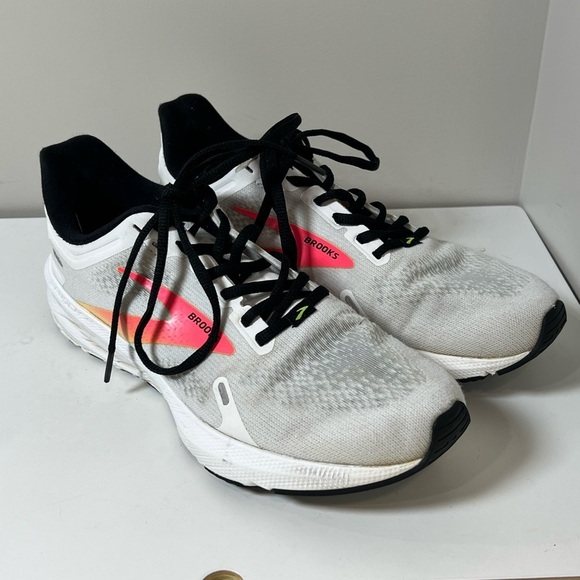 Women’s Size 10 Brooks Launch 9 GTS DNA FlyKnit Lightweight Running Shoe EUC - Picture 1 of 16